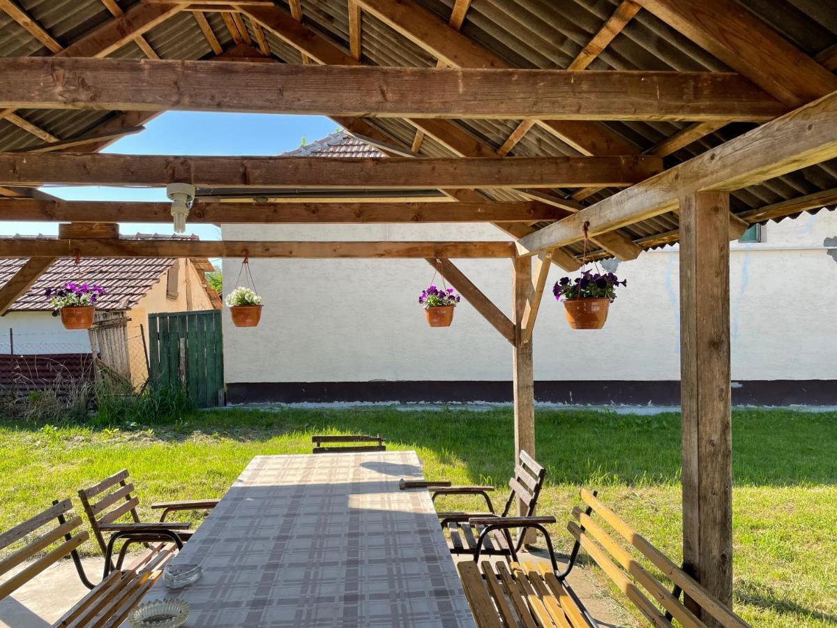 PoroszlóZsuzsa Apartmanアパートメント エクステリア 写真