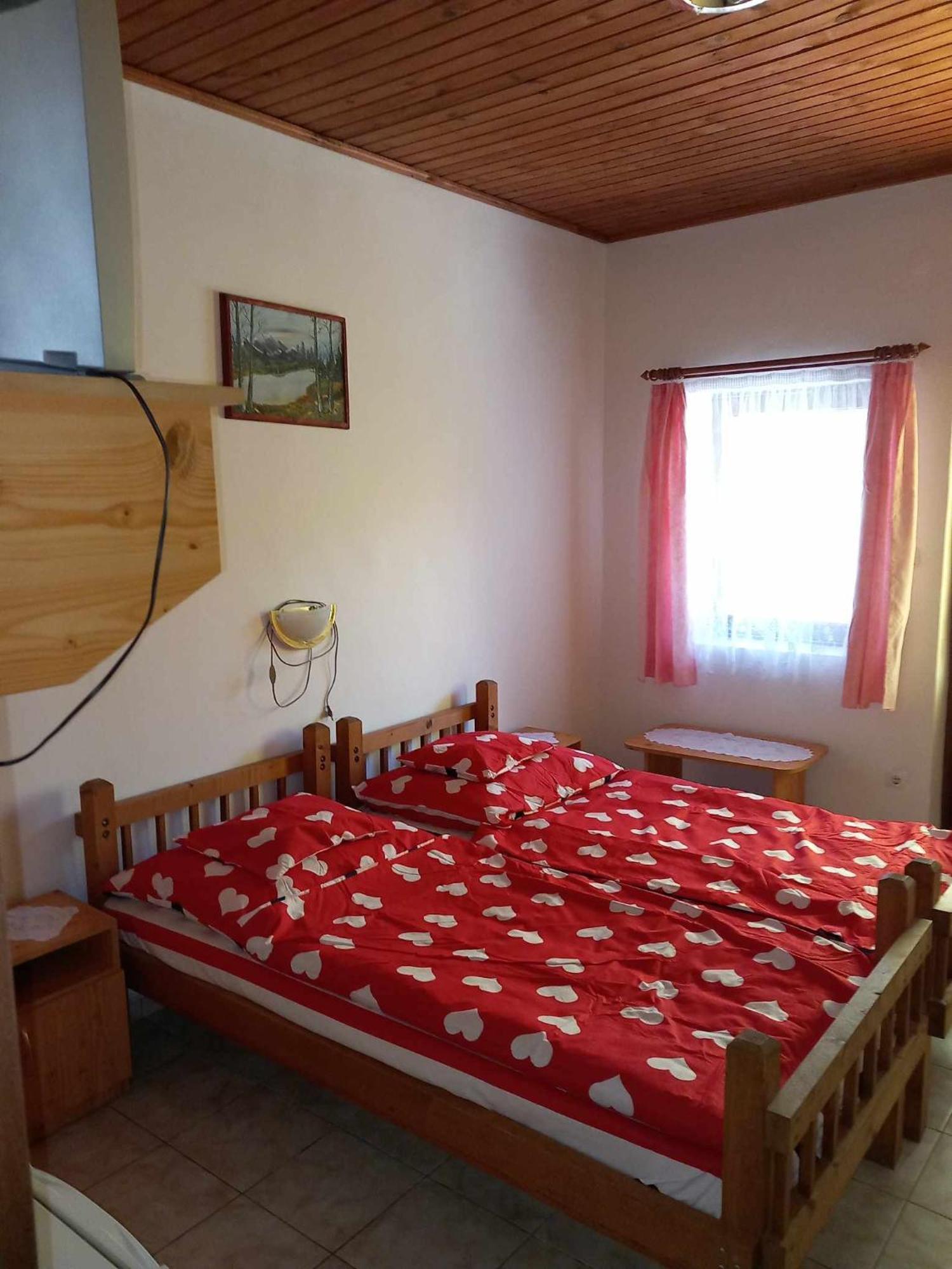 PoroszlóZsuzsa Apartmanアパートメント エクステリア 写真